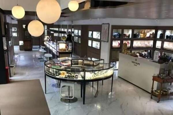 老城区寄卖奢侈品店